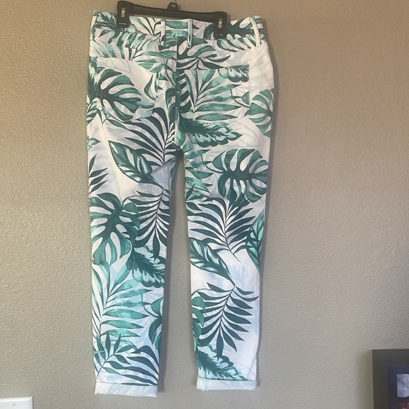 Tommy Bahama women’s leaf print ankle Pant (sample) 28 x28 - Picture 2 of 8